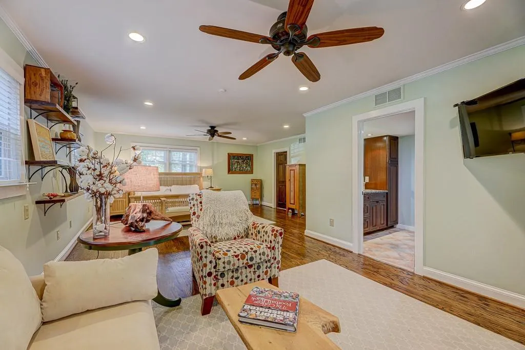 160 Devonwood Drive, Sandy Springs, Georgia 30328, 4 Bedrooms Bedrooms, ,3 BathroomsBathrooms,Residential,Sold,160 Devonwood Drive,6796299