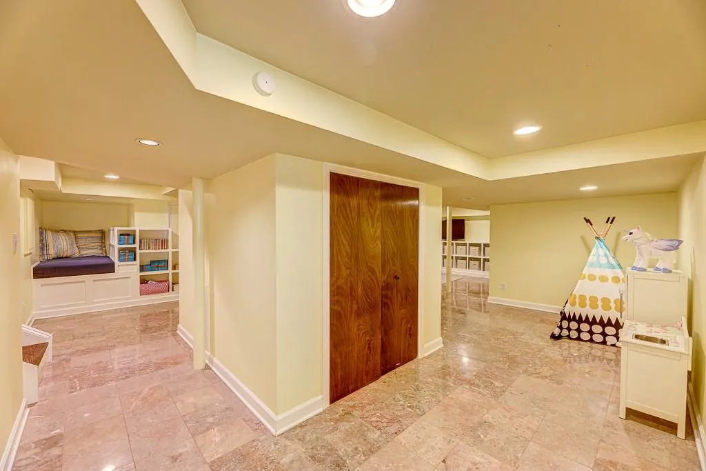 160 Devonwood Drive, Sandy Springs, Georgia 30328, 4 Bedrooms Bedrooms, ,3 BathroomsBathrooms,Residential,Sold,160 Devonwood Drive,6796299