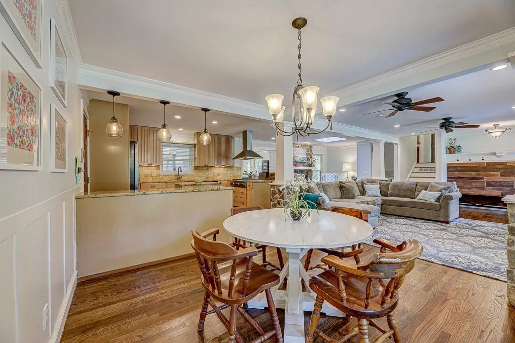 160 Devonwood Drive, Sandy Springs, Georgia 30328, 4 Bedrooms Bedrooms, ,3 BathroomsBathrooms,Residential,Sold,160 Devonwood Drive,6796299