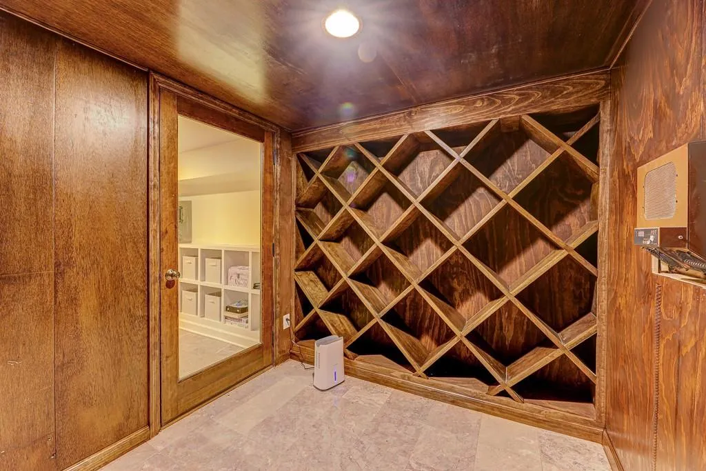 160 Devonwood Drive, Sandy Springs, Georgia 30328, 4 Bedrooms Bedrooms, ,3 BathroomsBathrooms,Residential,Sold,160 Devonwood Drive,6796299