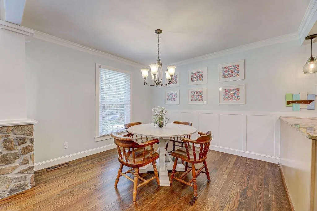 160 Devonwood Drive, Sandy Springs, Georgia 30328, 4 Bedrooms Bedrooms, ,3 BathroomsBathrooms,Residential,Sold,160 Devonwood Drive,6796299