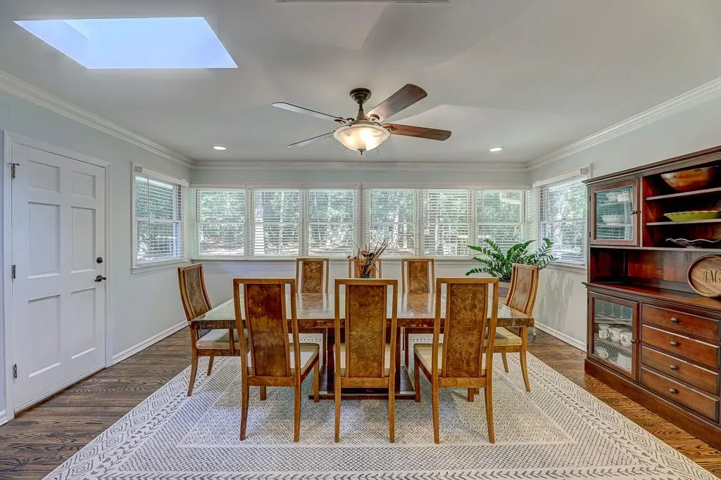 160 Devonwood Drive, Sandy Springs, Georgia 30328, 4 Bedrooms Bedrooms, ,3 BathroomsBathrooms,Residential,Sold,160 Devonwood Drive,6796299