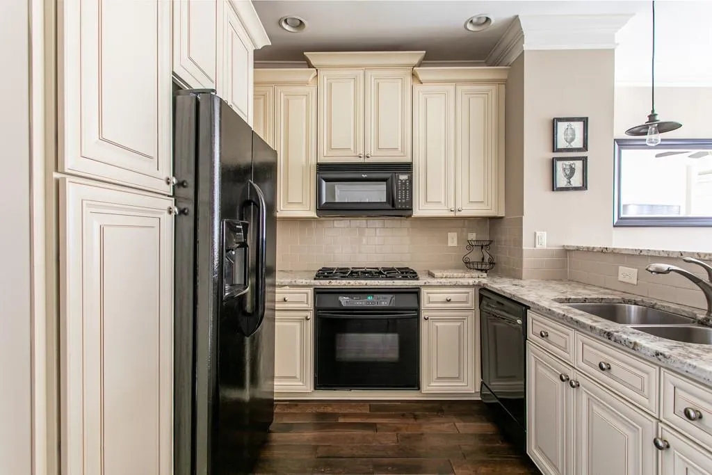 1054 Glenridge Place, Atlanta, Georgia 30342, 2 Bedrooms Bedrooms, ,1 BathroomBathrooms,Residential,Sold,1054 Glenridge Place,6821474