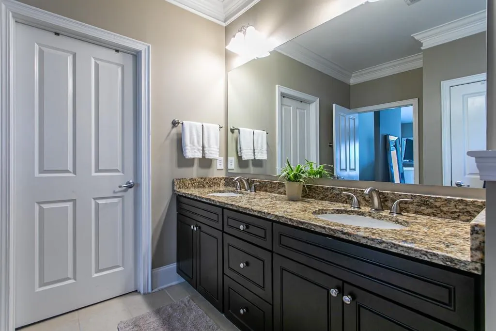 1054 Glenridge Place, Atlanta, Georgia 30342, 2 Bedrooms Bedrooms, ,1 BathroomBathrooms,Residential,Sold,1054 Glenridge Place,6821474