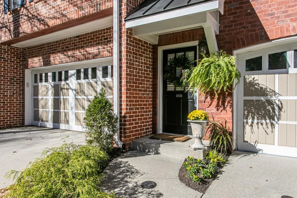 1054 Glenridge Place, Atlanta, Georgia 30342, 2 Bedrooms Bedrooms, ,1 BathroomBathrooms,Residential,Sold,1054 Glenridge Place,6821474