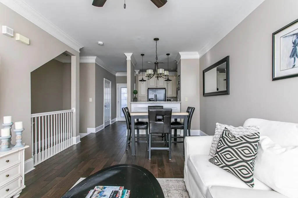 1054 Glenridge Place, Atlanta, Georgia 30342, 2 Bedrooms Bedrooms, ,1 BathroomBathrooms,Residential,Sold,1054 Glenridge Place,6821474
