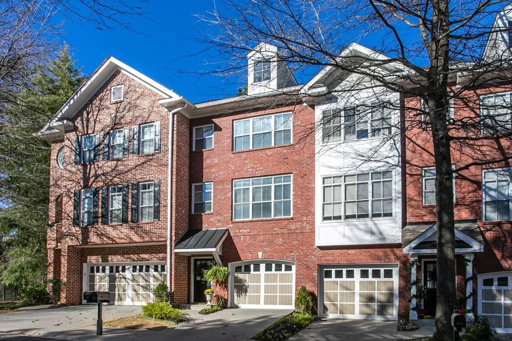 1054 Glenridge Place, Atlanta, Georgia 30342, 2 Bedrooms Bedrooms, ,1 BathroomBathrooms,Residential,Sold,1054 Glenridge Place,6821474