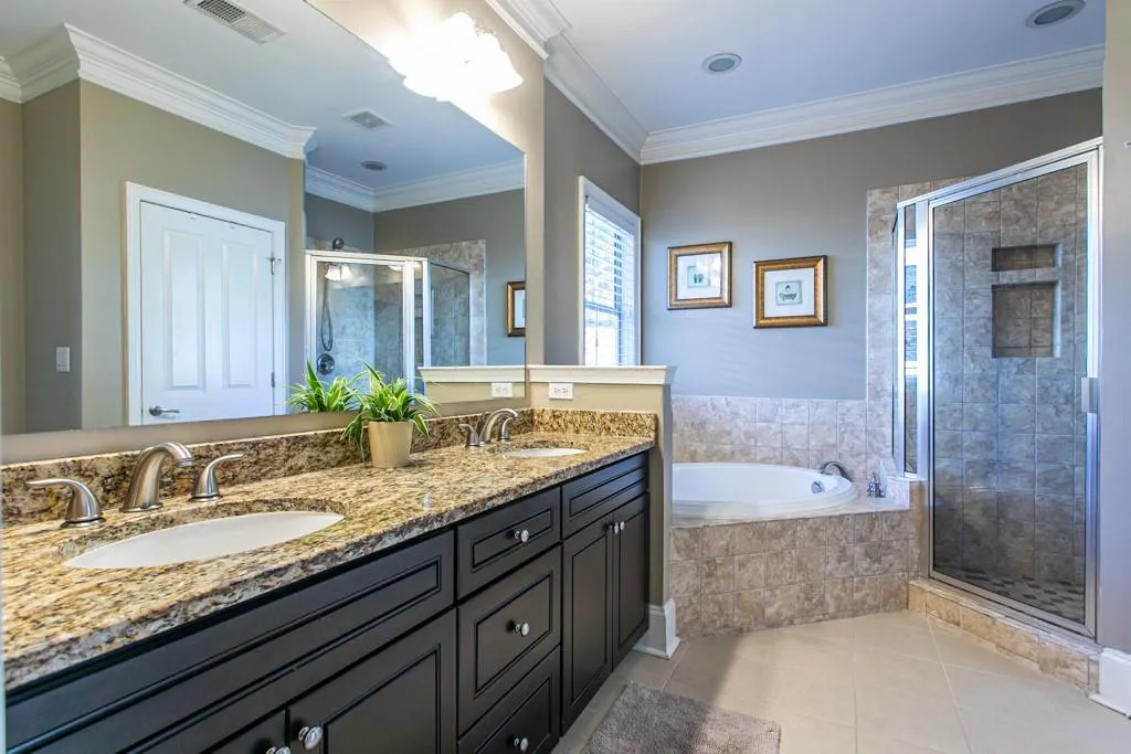 1054 Glenridge Place, Atlanta, Georgia 30342, 2 Bedrooms Bedrooms, ,1 BathroomBathrooms,Residential,Sold,1054 Glenridge Place,6821474