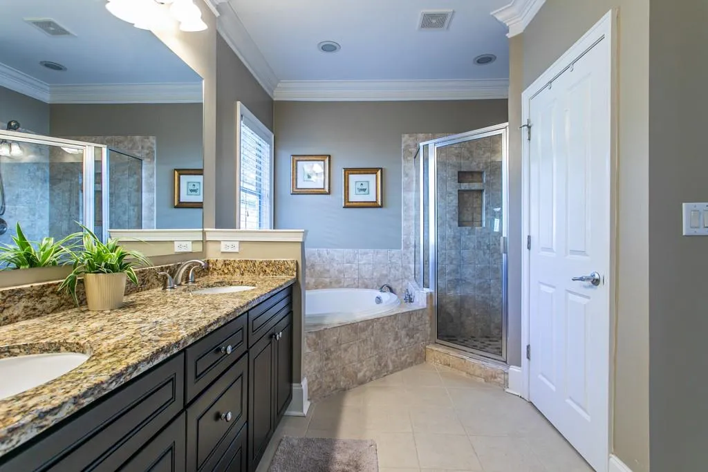 1054 Glenridge Place, Atlanta, Georgia 30342, 2 Bedrooms Bedrooms, ,1 BathroomBathrooms,Residential,Sold,1054 Glenridge Place,6821474