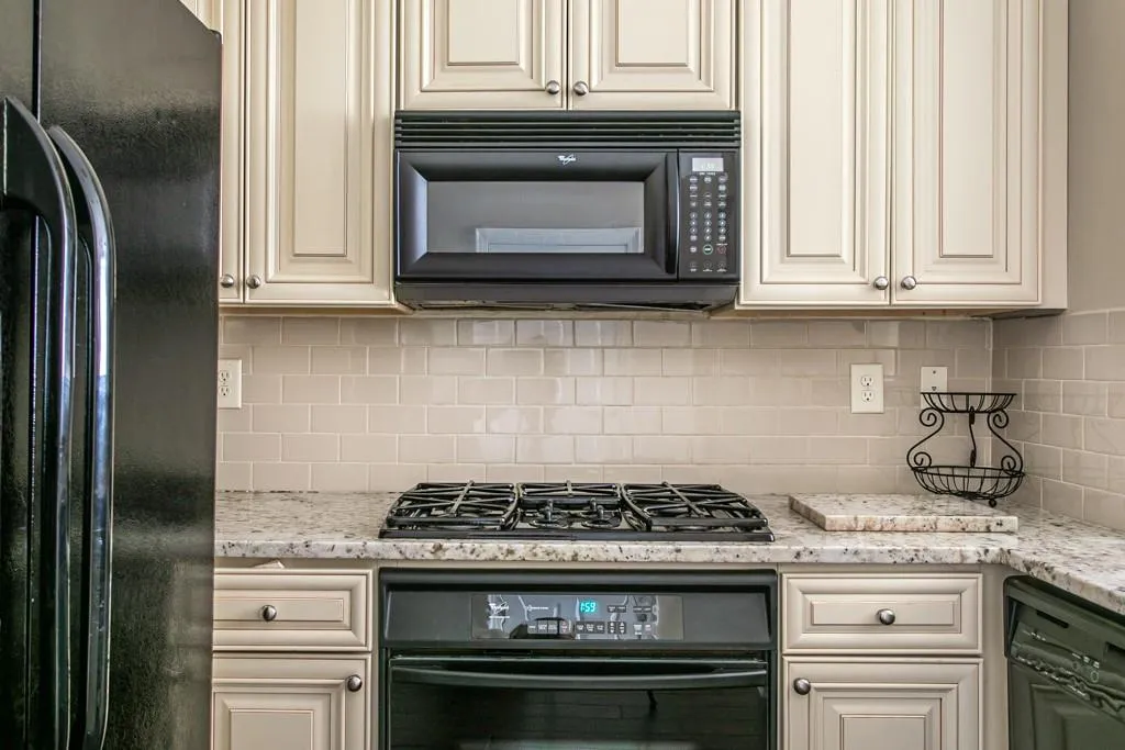 1054 Glenridge Place, Atlanta, Georgia 30342, 2 Bedrooms Bedrooms, ,1 BathroomBathrooms,Residential,Sold,1054 Glenridge Place,6821474
