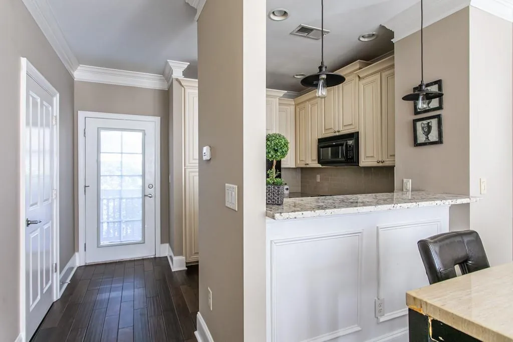1054 Glenridge Place, Atlanta, Georgia 30342, 2 Bedrooms Bedrooms, ,1 BathroomBathrooms,Residential,Sold,1054 Glenridge Place,6821474