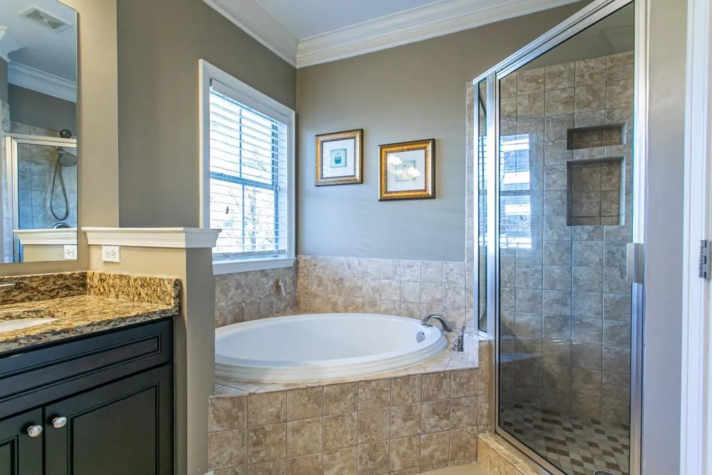 1054 Glenridge Place, Atlanta, Georgia 30342, 2 Bedrooms Bedrooms, ,1 BathroomBathrooms,Residential,Sold,1054 Glenridge Place,6821474