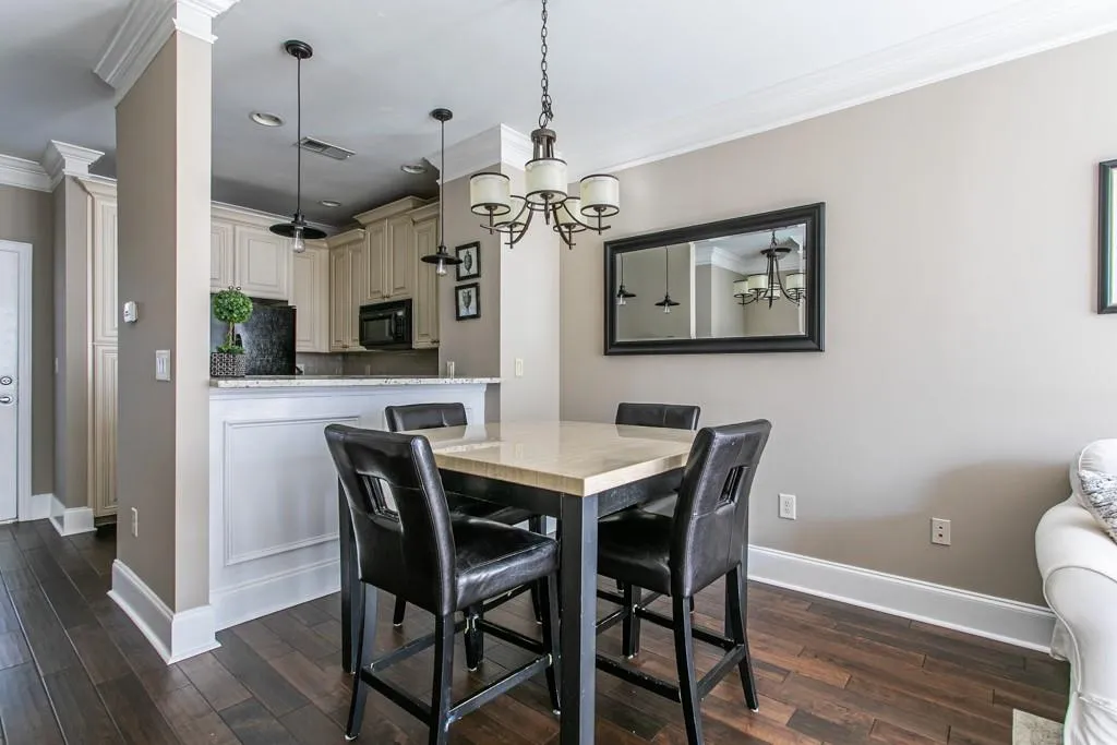 1054 Glenridge Place, Atlanta, Georgia 30342, 2 Bedrooms Bedrooms, ,1 BathroomBathrooms,Residential,Sold,1054 Glenridge Place,6821474