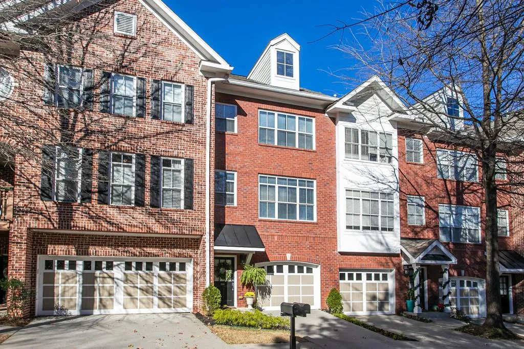 1054 Glenridge Place, Atlanta, Georgia 30342, 2 Bedrooms Bedrooms, ,1 BathroomBathrooms,Residential,Sold,1054 Glenridge Place,6821474