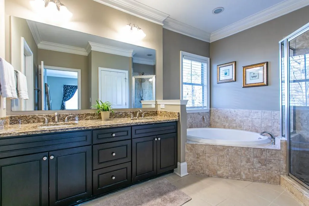 1054 Glenridge Place, Atlanta, Georgia 30342, 2 Bedrooms Bedrooms, ,1 BathroomBathrooms,Residential,Sold,1054 Glenridge Place,6821474