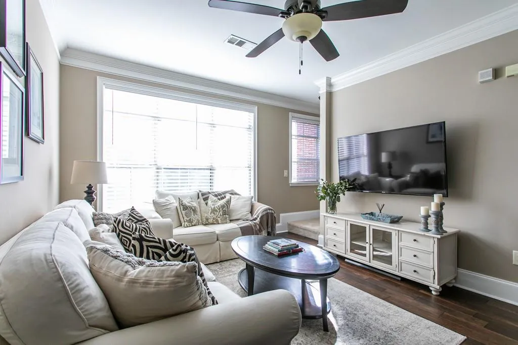 1054 Glenridge Place, Atlanta, Georgia 30342, 2 Bedrooms Bedrooms, ,1 BathroomBathrooms,Residential,Sold,1054 Glenridge Place,6821474