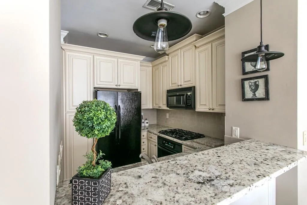 1054 Glenridge Place, Atlanta, Georgia 30342, 2 Bedrooms Bedrooms, ,1 BathroomBathrooms,Residential,Sold,1054 Glenridge Place,6821474