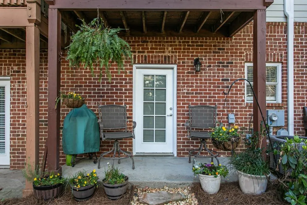 1054 Glenridge Place, Atlanta, Georgia 30342, 2 Bedrooms Bedrooms, ,1 BathroomBathrooms,Residential,Sold,1054 Glenridge Place,6821474