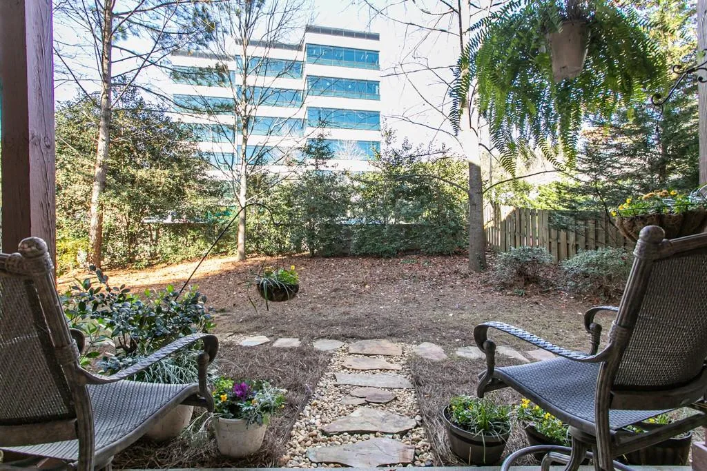 1054 Glenridge Place, Atlanta, Georgia 30342, 2 Bedrooms Bedrooms, ,1 BathroomBathrooms,Residential,Sold,1054 Glenridge Place,6821474