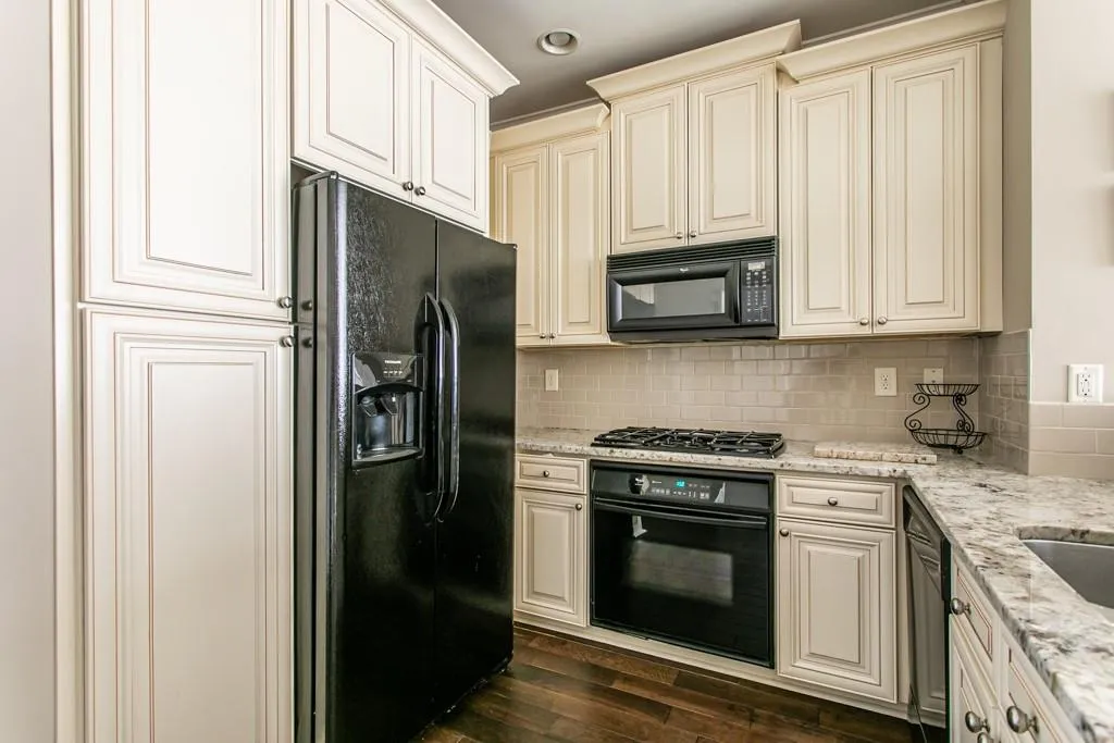 1054 Glenridge Place, Atlanta, Georgia 30342, 2 Bedrooms Bedrooms, ,1 BathroomBathrooms,Residential,Sold,1054 Glenridge Place,6821474