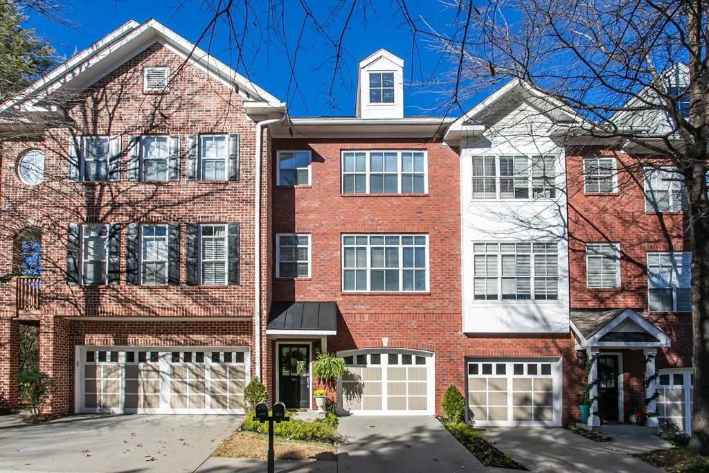 1054 Glenridge Place, Atlanta, Georgia 30342, 2 Bedrooms Bedrooms, ,1 BathroomBathrooms,Residential,Sold,1054 Glenridge Place,6821474