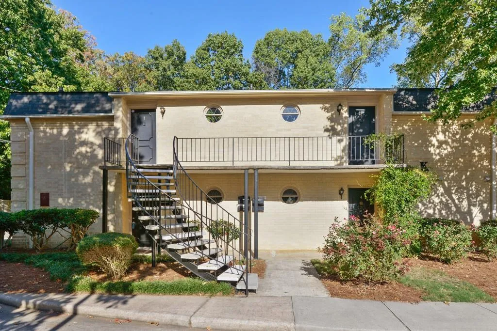 5400 Roswell Road Unit K2, Atlanta, Georgia 30342, 1 Bedroom Bedrooms, ,1 BathroomBathrooms,Residential,Sold,5400 Roswell Road Unit K2,5764340