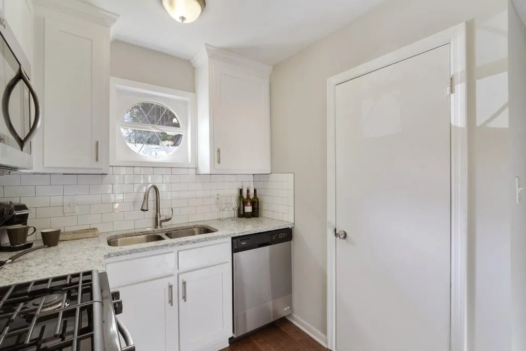 5400 Roswell Road Unit K2, Atlanta, Georgia 30342, 1 Bedroom Bedrooms, ,1 BathroomBathrooms,Residential,Sold,5400 Roswell Road Unit K2,5764340