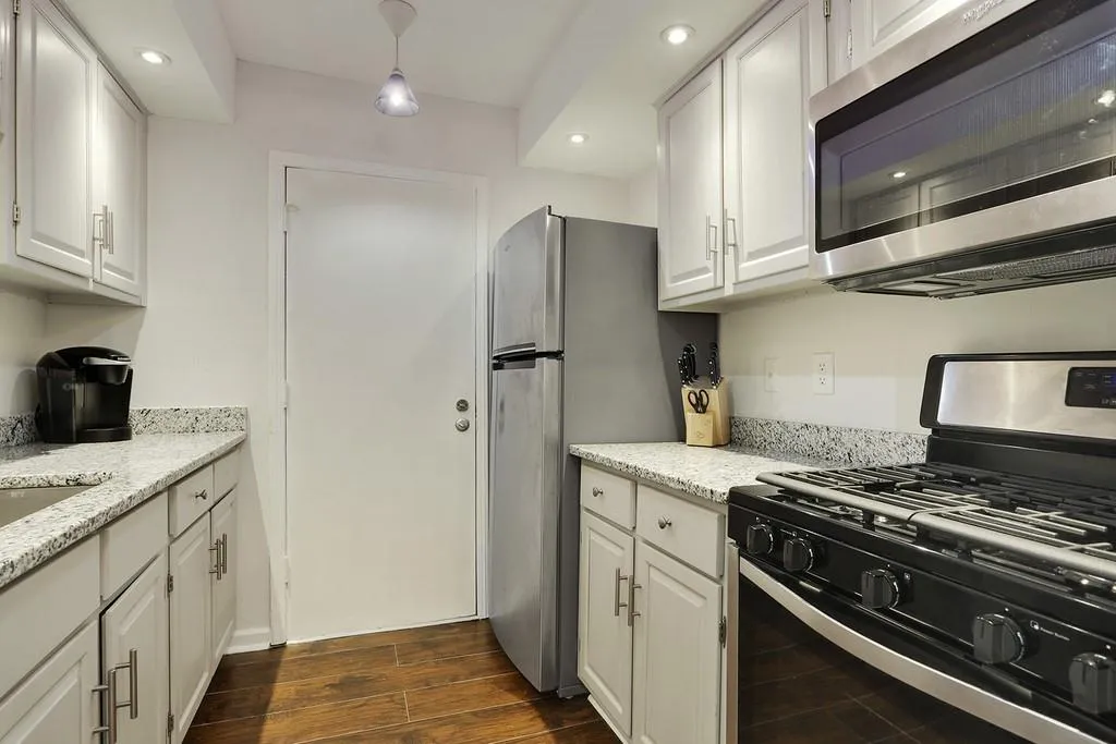 6851 Roswell Road Unit N-3, Sandy Springs, Georgia 30328, 1 Bedroom Bedrooms, ,1 BathroomBathrooms,Residential,Sold,6851 Roswell Road Unit N-3,6579539