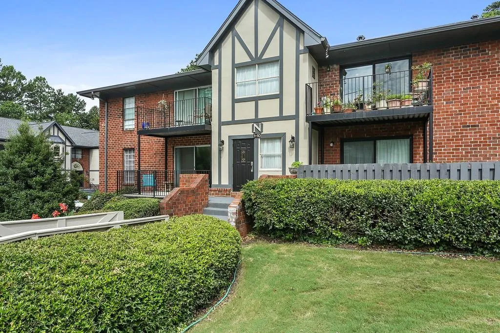 6851 Roswell Road Unit N-3, Sandy Springs, Georgia 30328, 1 Bedroom Bedrooms, ,1 BathroomBathrooms,Residential,Sold,6851 Roswell Road Unit N-3,6579539