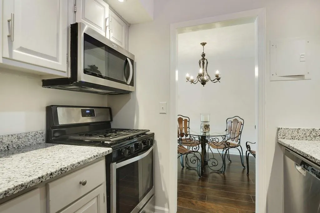 6851 Roswell Road Unit N-3, Sandy Springs, Georgia 30328, 1 Bedroom Bedrooms, ,1 BathroomBathrooms,Residential,Sold,6851 Roswell Road Unit N-3,6579539