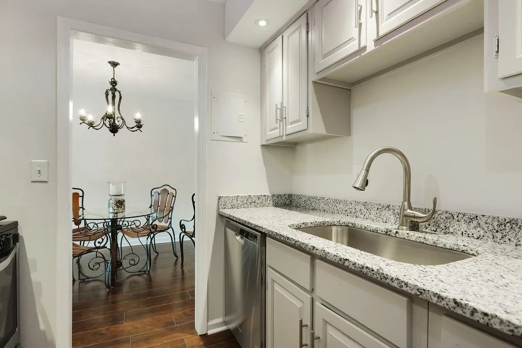 6851 Roswell Road Unit N-3, Sandy Springs, Georgia 30328, 1 Bedroom Bedrooms, ,1 BathroomBathrooms,Residential,Sold,6851 Roswell Road Unit N-3,6579539