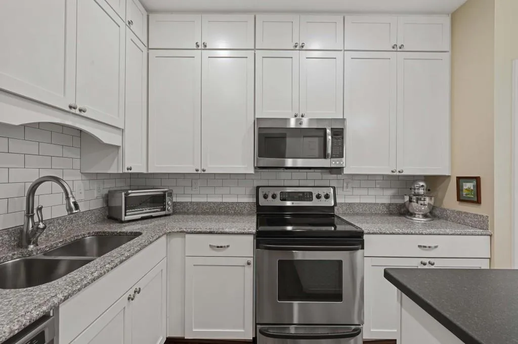 5559 Glenridge Drive Unit 1309, Atlanta, Georgia 30342, 2 Bedrooms Bedrooms, ,2 BathroomsBathrooms,Residential,For Sale,5559 Glenridge Drive Unit 1309,7664057