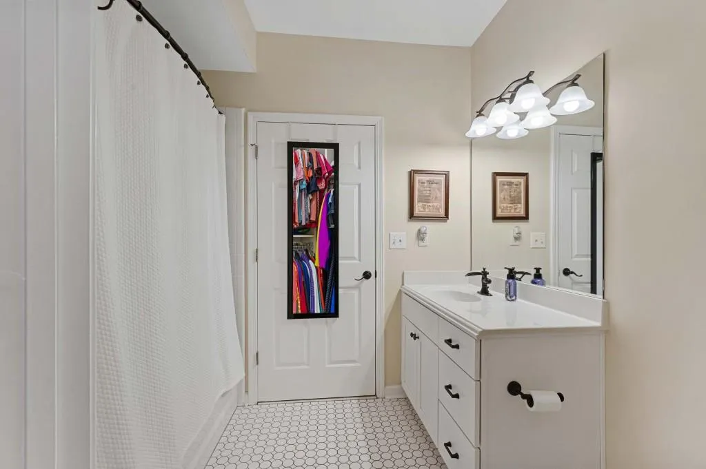 5559 Glenridge Drive Unit 1309, Atlanta, Georgia 30342, 2 Bedrooms Bedrooms, ,2 BathroomsBathrooms,Residential,For Sale,5559 Glenridge Drive Unit 1309,7664057