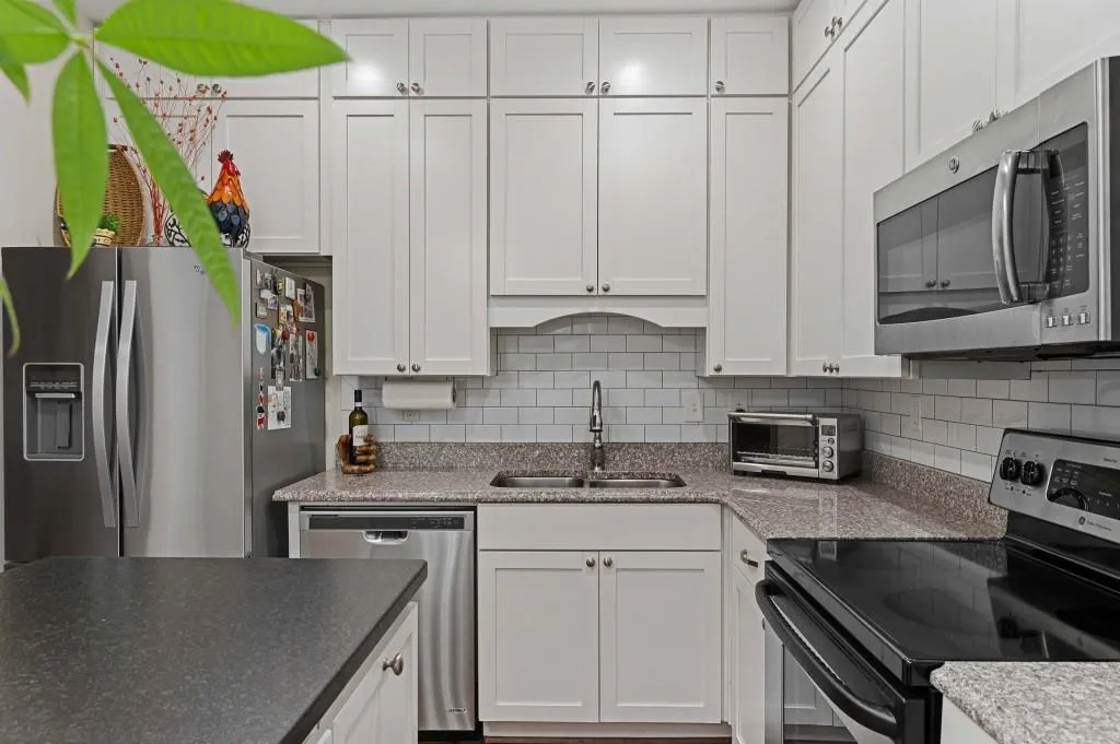 5559 Glenridge Drive Unit 1309, Atlanta, Georgia 30342, 2 Bedrooms Bedrooms, ,2 BathroomsBathrooms,Residential,For Sale,5559 Glenridge Drive Unit 1309,7664057
