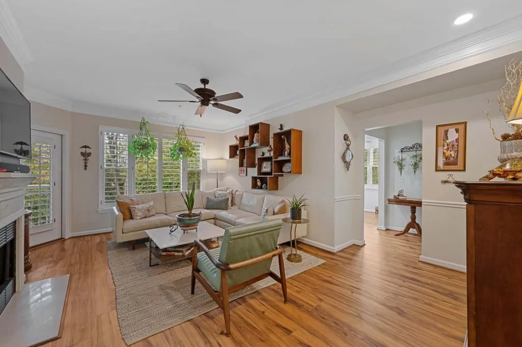 5559 Glenridge Drive Unit 1309, Atlanta, Georgia 30342, 2 Bedrooms Bedrooms, ,2 BathroomsBathrooms,Residential,For Sale,5559 Glenridge Drive Unit 1309,7664057