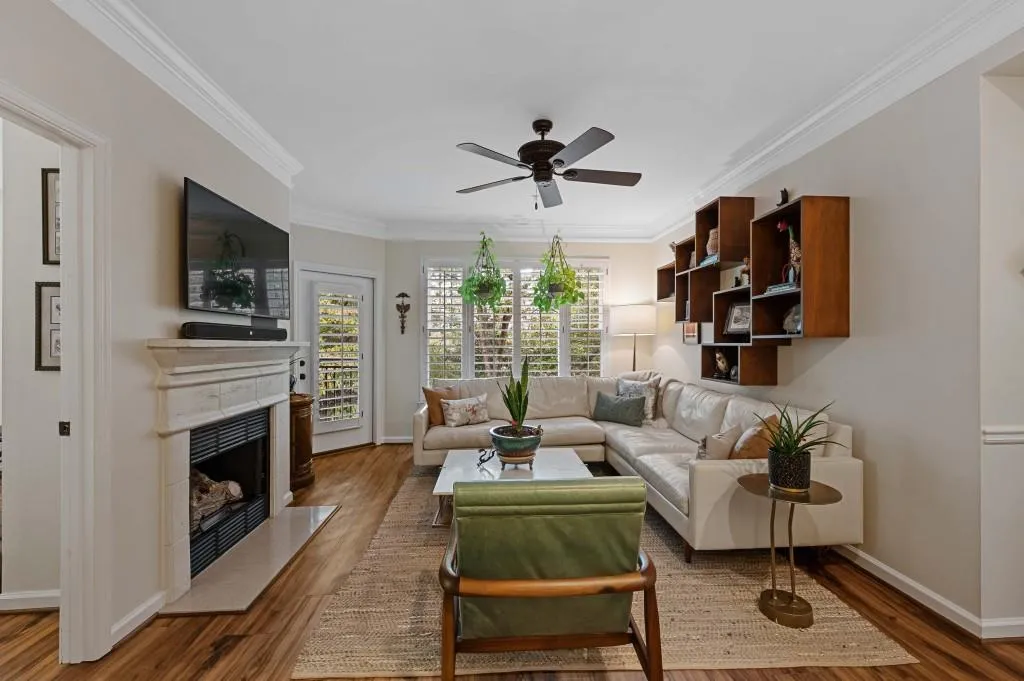 5559 Glenridge Drive Unit 1309, Atlanta, Georgia 30342, 2 Bedrooms Bedrooms, ,2 BathroomsBathrooms,Residential,For Sale,5559 Glenridge Drive Unit 1309,7664057
