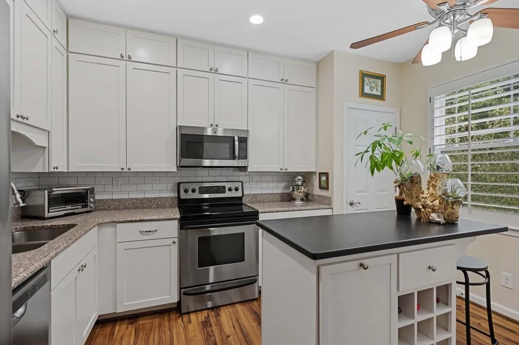 5559 Glenridge Drive Unit 1309, Atlanta, Georgia 30342, 2 Bedrooms Bedrooms, ,2 BathroomsBathrooms,Residential,For Sale,5559 Glenridge Drive Unit 1309,7664057