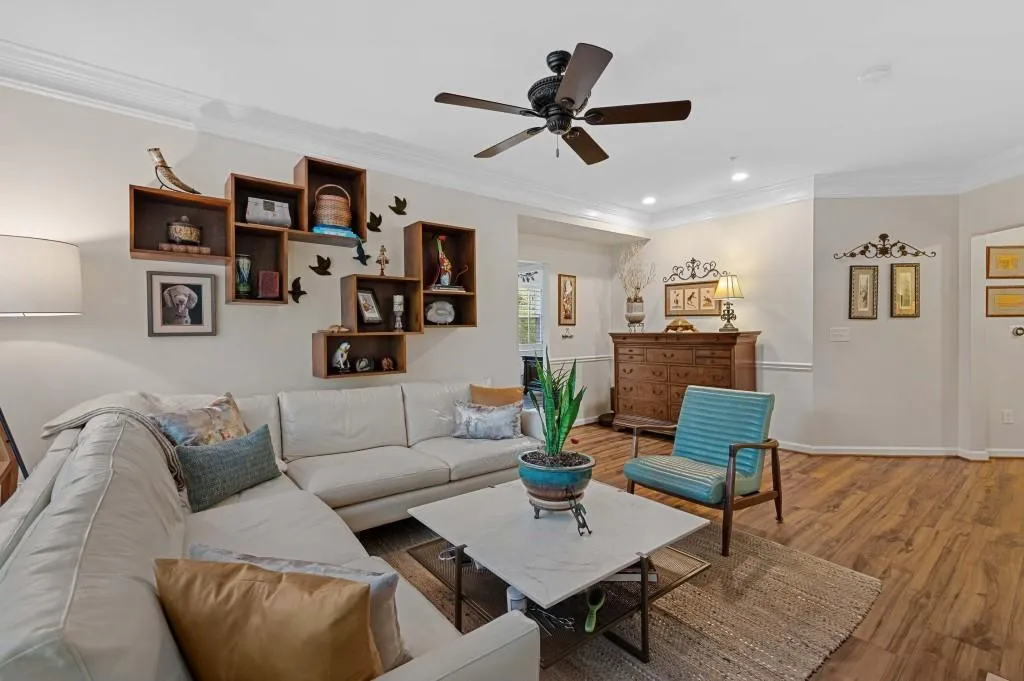 5559 Glenridge Drive Unit 1309, Atlanta, Georgia 30342, 2 Bedrooms Bedrooms, ,2 BathroomsBathrooms,Residential,For Sale,5559 Glenridge Drive Unit 1309,7664057