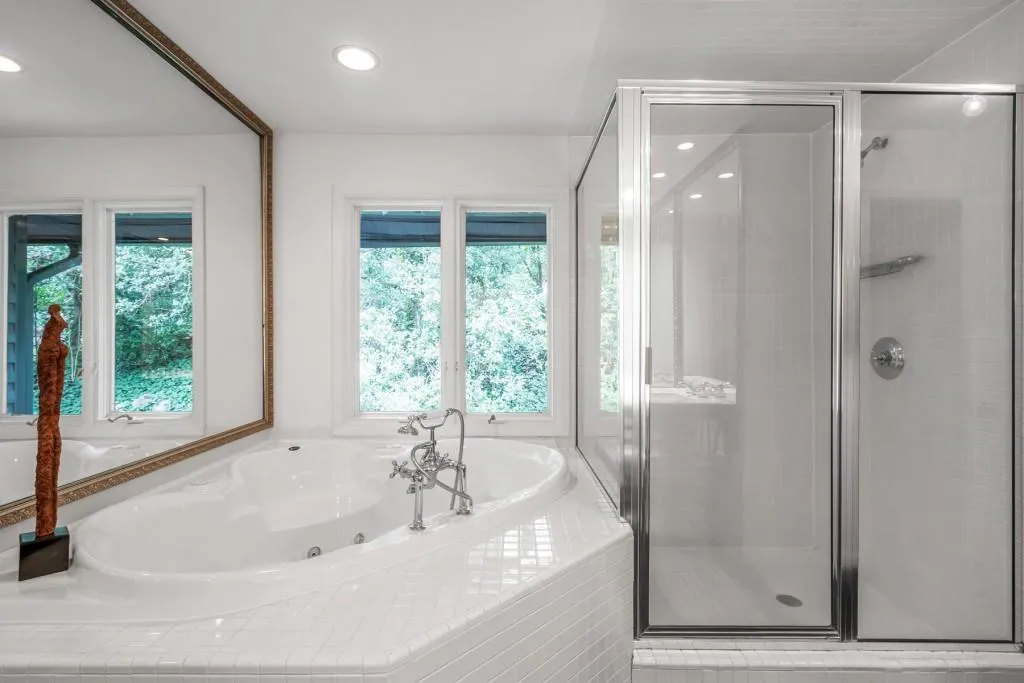 105 Inland Drive, Atlanta, Georgia 30342, 4 Bedrooms Bedrooms, ,4 BathroomsBathrooms,Residential,Sold,105 Inland Drive,6737116