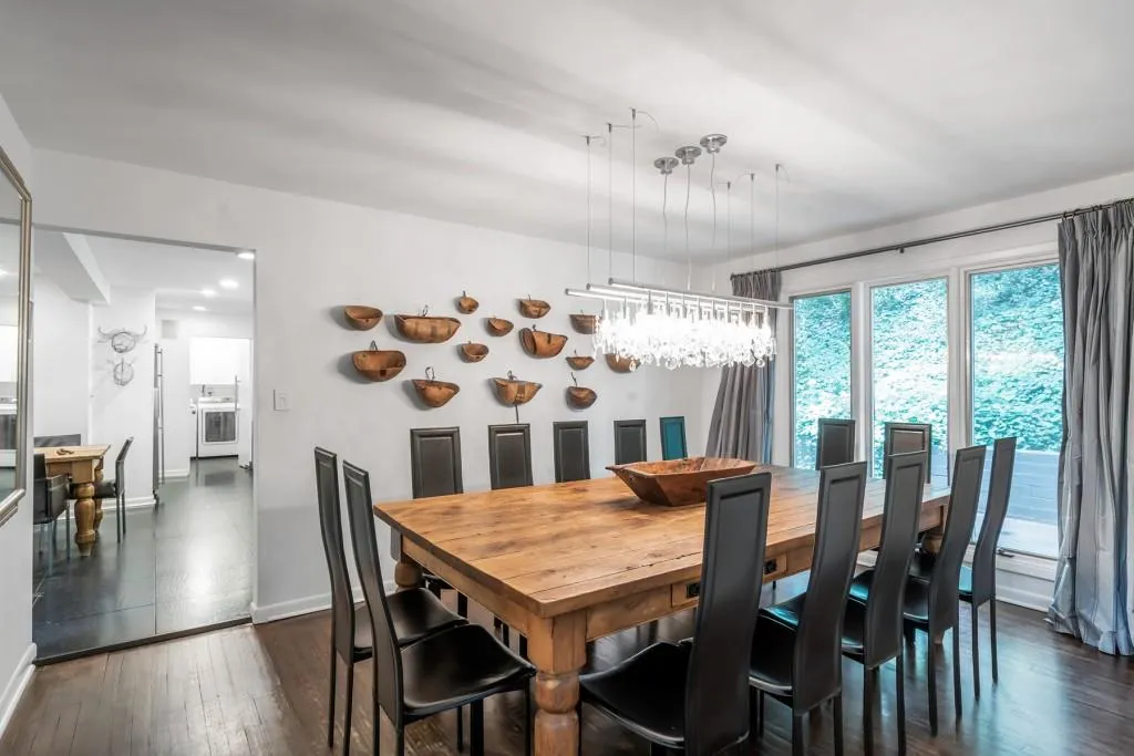 105 Inland Drive, Atlanta, Georgia 30342, 4 Bedrooms Bedrooms, ,4 BathroomsBathrooms,Residential,Sold,105 Inland Drive,6737116