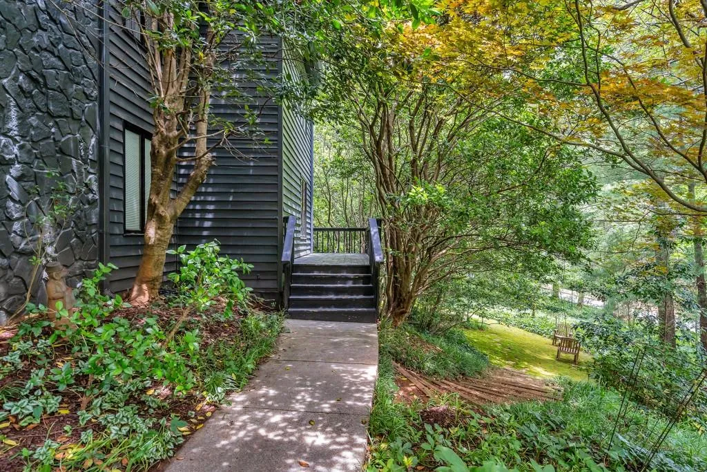 105 Inland Drive, Atlanta, Georgia 30342, 4 Bedrooms Bedrooms, ,4 BathroomsBathrooms,Residential,Sold,105 Inland Drive,6737116