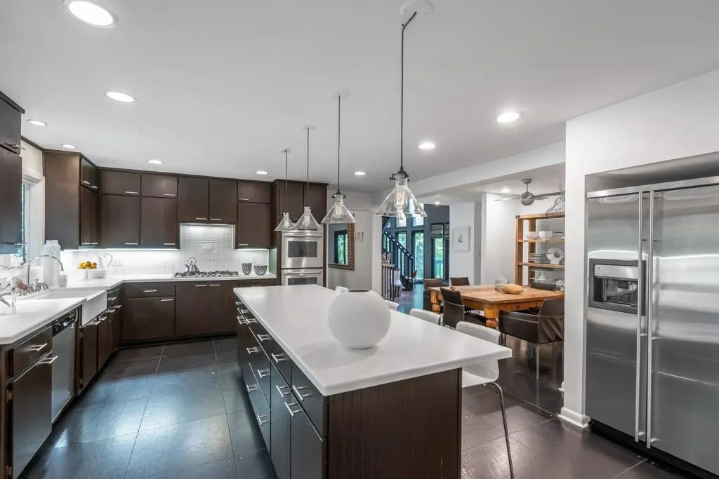 105 Inland Drive, Atlanta, Georgia 30342, 4 Bedrooms Bedrooms, ,4 BathroomsBathrooms,Residential,Sold,105 Inland Drive,6737116