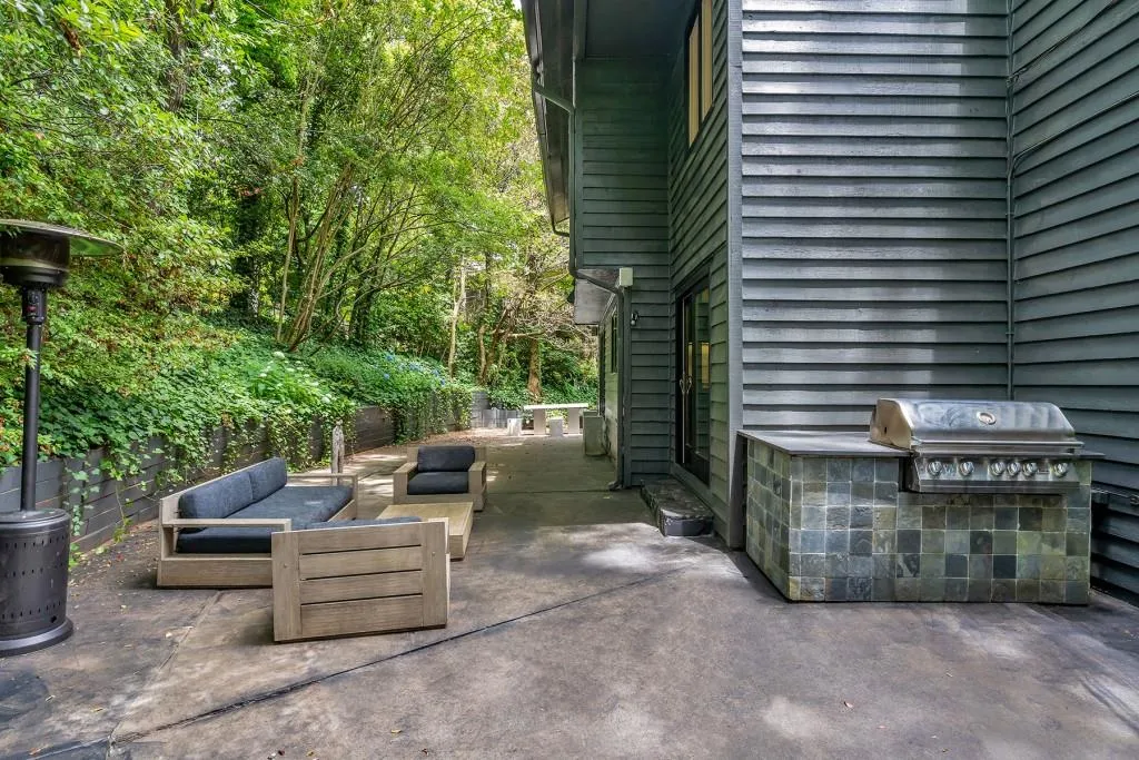 105 Inland Drive, Atlanta, Georgia 30342, 4 Bedrooms Bedrooms, ,4 BathroomsBathrooms,Residential,Sold,105 Inland Drive,6737116