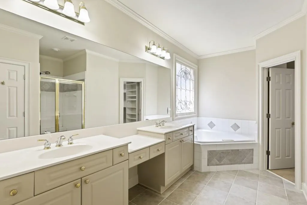 6330 Glen Oaks Lane, Atlanta, Georgia 30328, 4 Bedrooms Bedrooms, ,3 BathroomsBathrooms,Residential,Sold,6330 Glen Oaks Lane,6927444