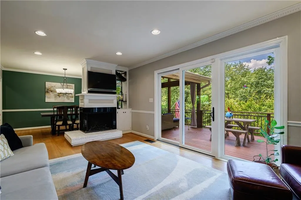 840 Starlight Drive, Atlanta, Georgia 30342, 4 Bedrooms Bedrooms, ,3 BathroomsBathrooms,Residential,Sold,840 Starlight Drive,7248616