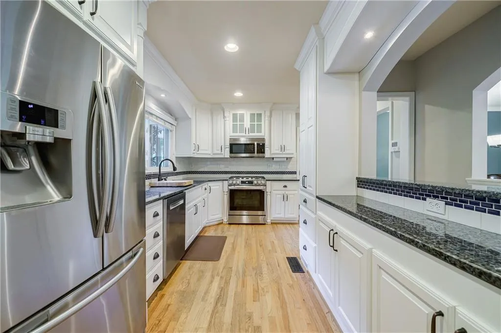 840 Starlight Drive, Atlanta, Georgia 30342, 4 Bedrooms Bedrooms, ,3 BathroomsBathrooms,Residential,Sold,840 Starlight Drive,7248616