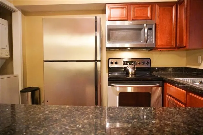 6940 Roswell Road Ne Unit 1b, Atlanta, Georgia 30328, 2 Bedrooms Bedrooms, ,1 BathroomBathrooms,Residential,Sold,6940 Roswell Road Ne Unit 1b,6756838