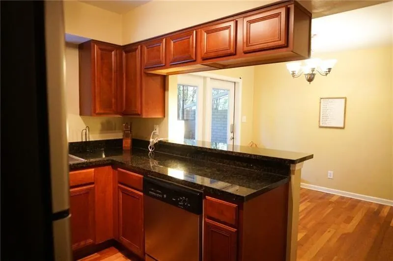 6940 Roswell Road Ne Unit 1b, Atlanta, Georgia 30328, 2 Bedrooms Bedrooms, ,1 BathroomBathrooms,Residential,Sold,6940 Roswell Road Ne Unit 1b,6756838