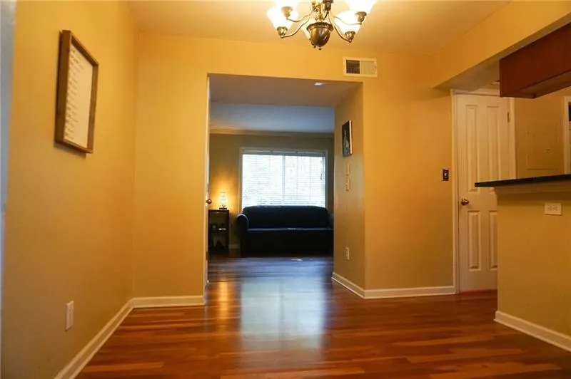 6940 Roswell Road Ne Unit 1b, Atlanta, Georgia 30328, 2 Bedrooms Bedrooms, ,1 BathroomBathrooms,Residential,Sold,6940 Roswell Road Ne Unit 1b,6756838