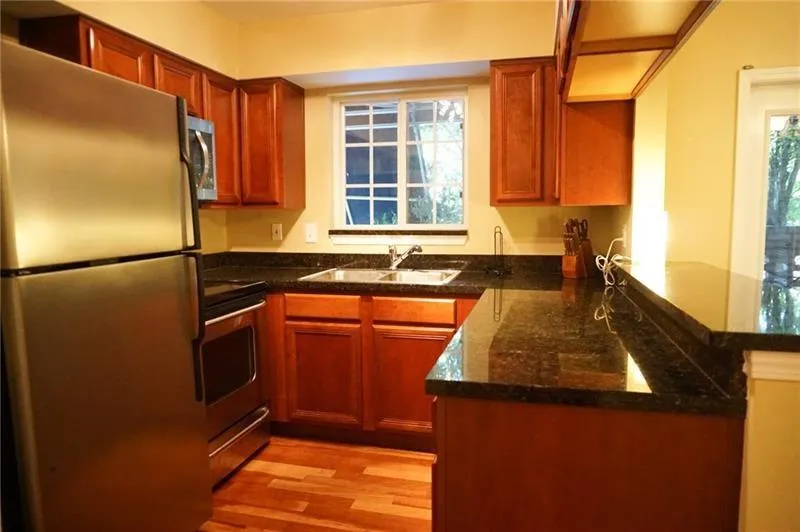 6940 Roswell Road Ne Unit 1b, Atlanta, Georgia 30328, 2 Bedrooms Bedrooms, ,1 BathroomBathrooms,Residential,Sold,6940 Roswell Road Ne Unit 1b,6756838